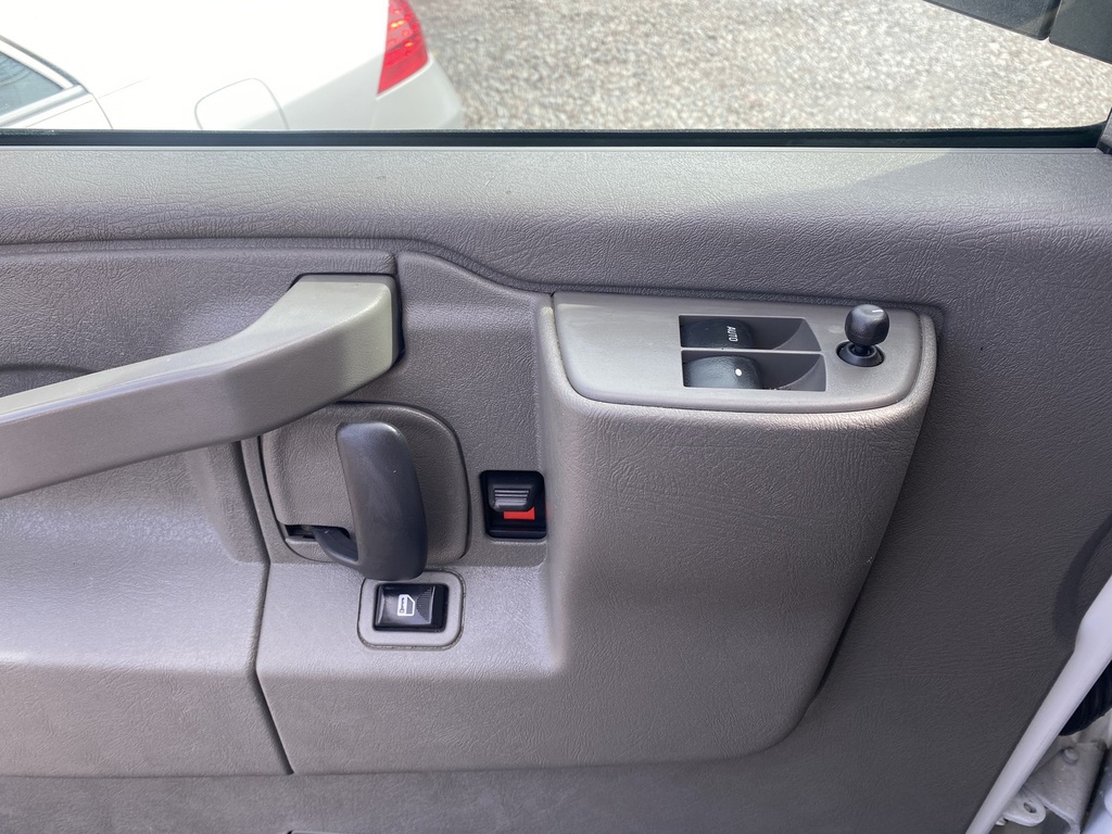 2020 Chevrolet Express Cargo Work Van - Photo 10