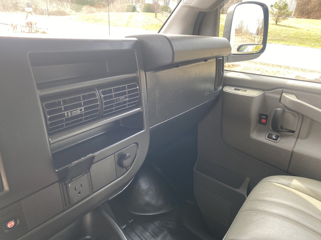 2020 Chevrolet Express Cargo Work Van - Photo 22