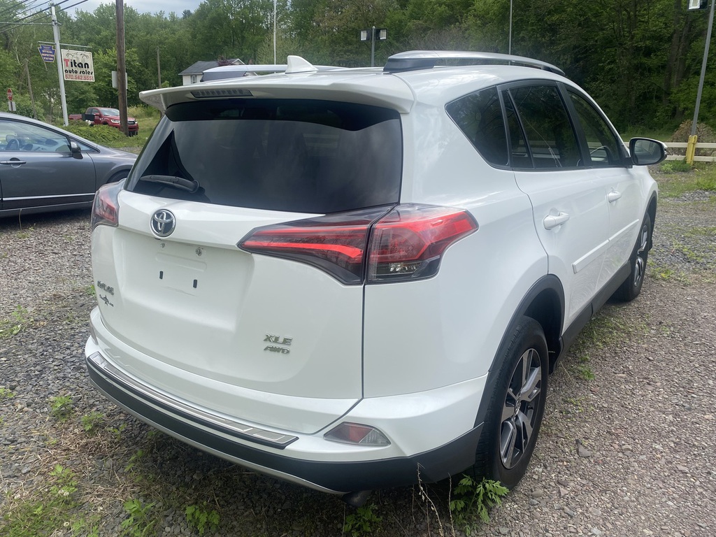 2018 Toyota RAV4 XLE - Photo 6