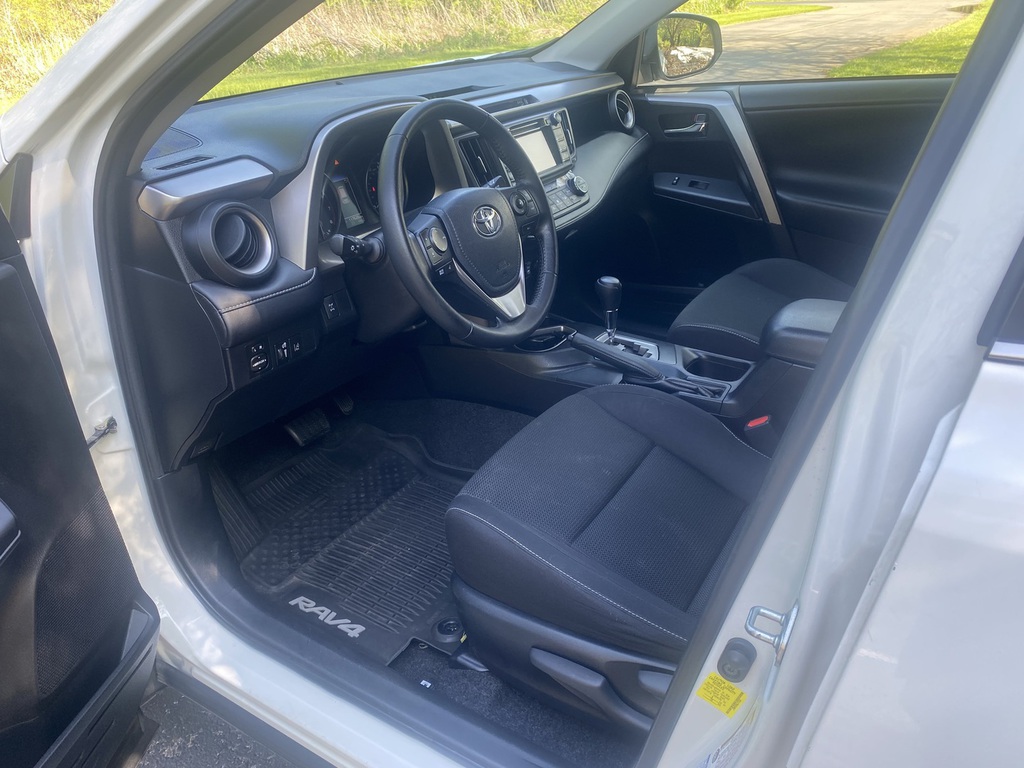 2018 Toyota RAV4 XLE - Photo 7