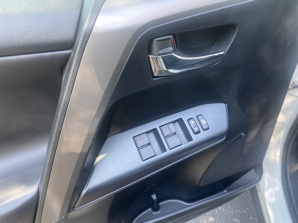 2018 Toyota RAV4 XLE - Photo 9