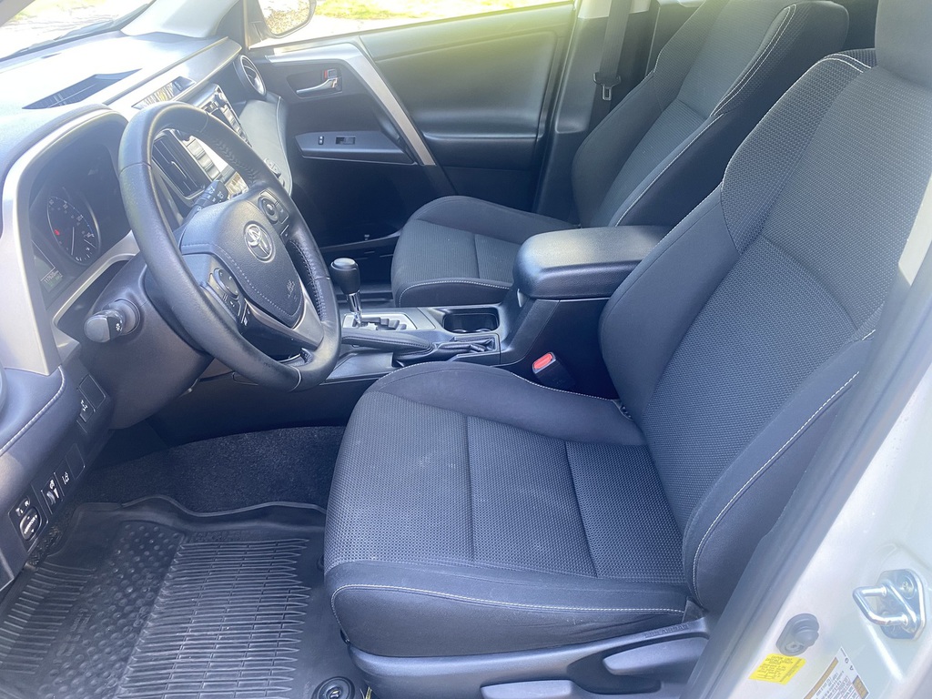 2018 Toyota RAV4 XLE - Photo 10