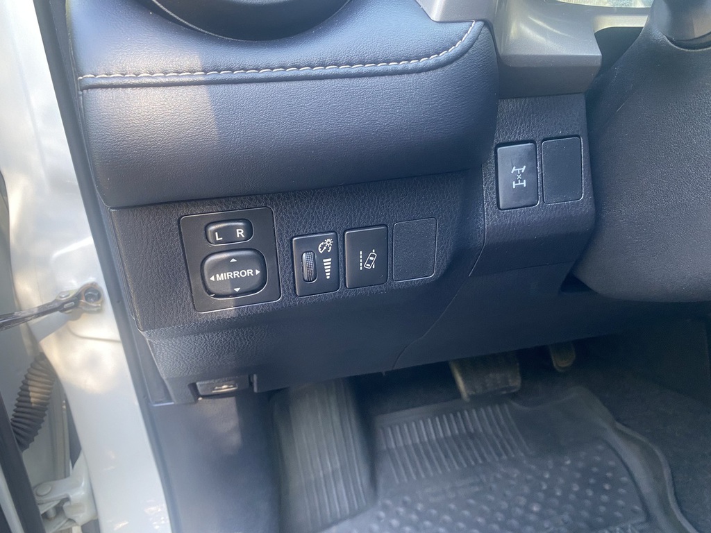 2018 Toyota RAV4 XLE - Photo 11