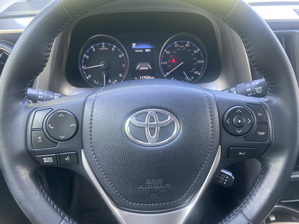 2018 Toyota RAV4 XLE - Photo 12