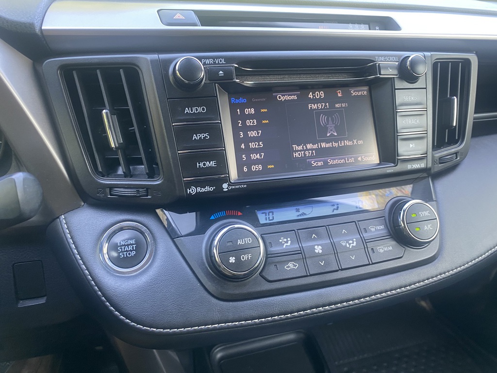 2018 Toyota RAV4 XLE - Photo 19