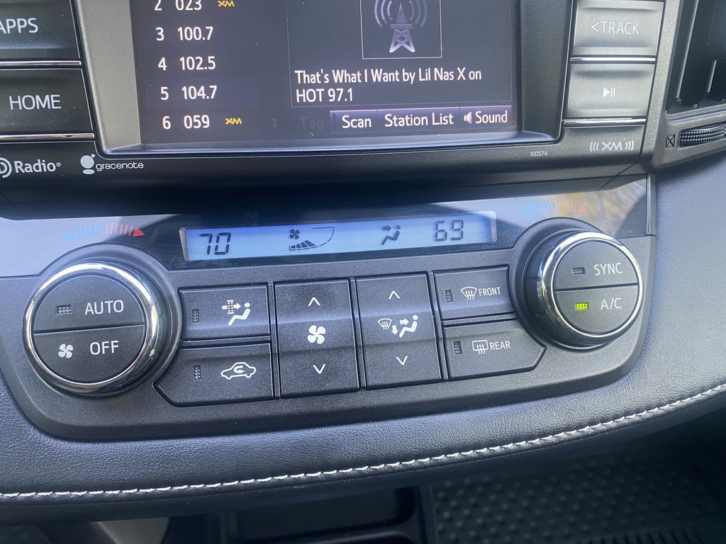 2018 Toyota RAV4 XLE - Photo 21