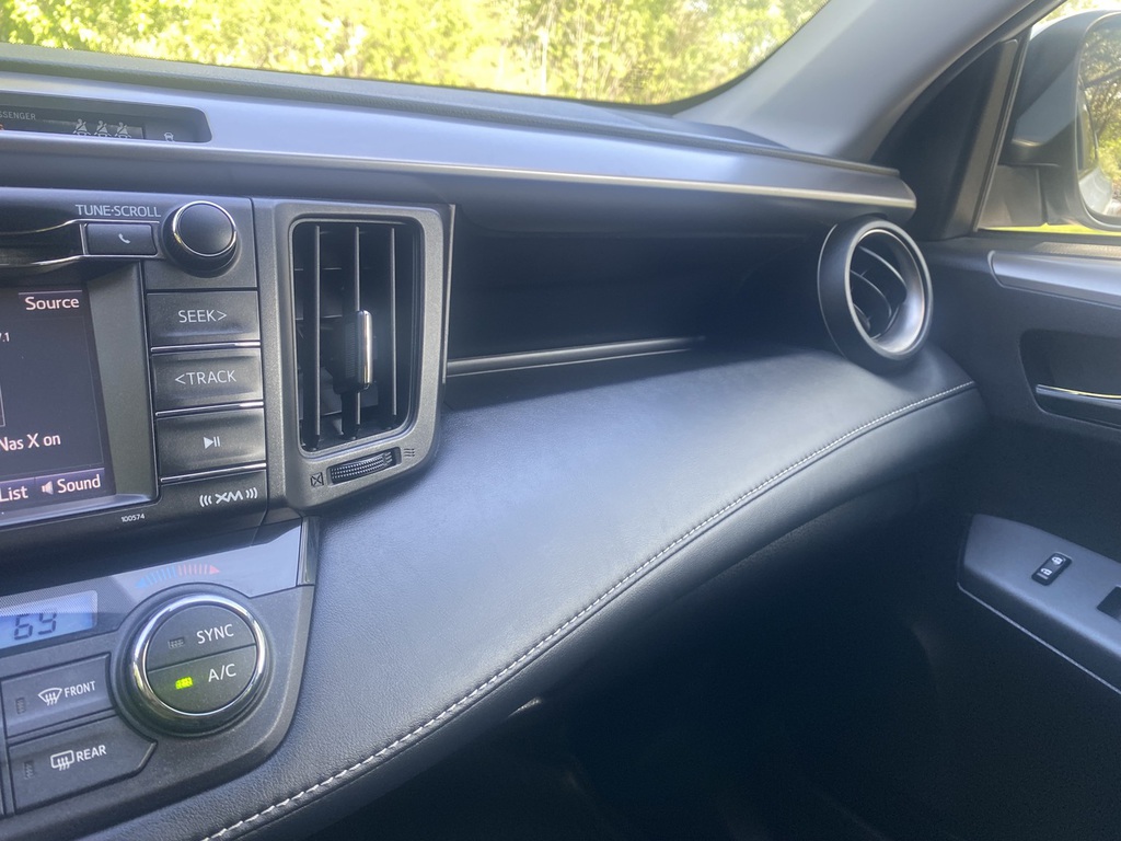 2018 Toyota RAV4 XLE - Photo 24