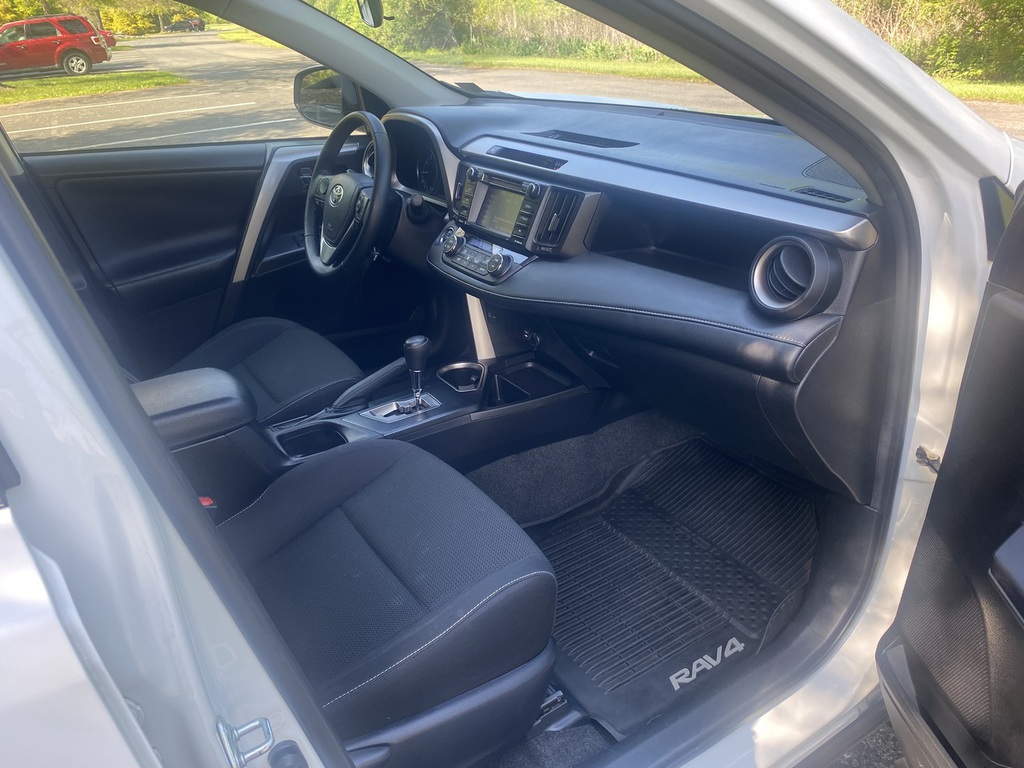 2018 Toyota RAV4 XLE - Photo 34