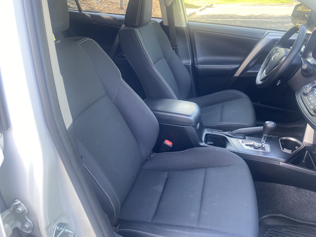 2018 Toyota RAV4 XLE - Photo 35